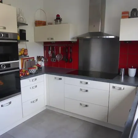 Tres Grande Maison Lumineuse Et Toute Equipee. Semesterbostad