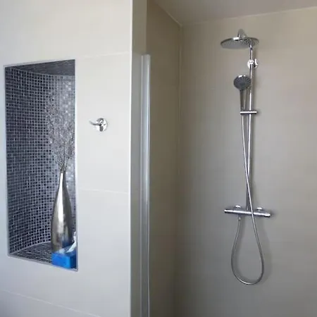 Tres Grande Maison Lumineuse Et Toute Equipee. *