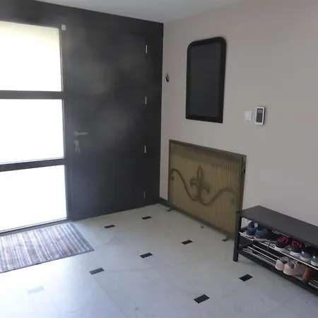 Tres Grande Maison Lumineuse Et Toute Equipee. *